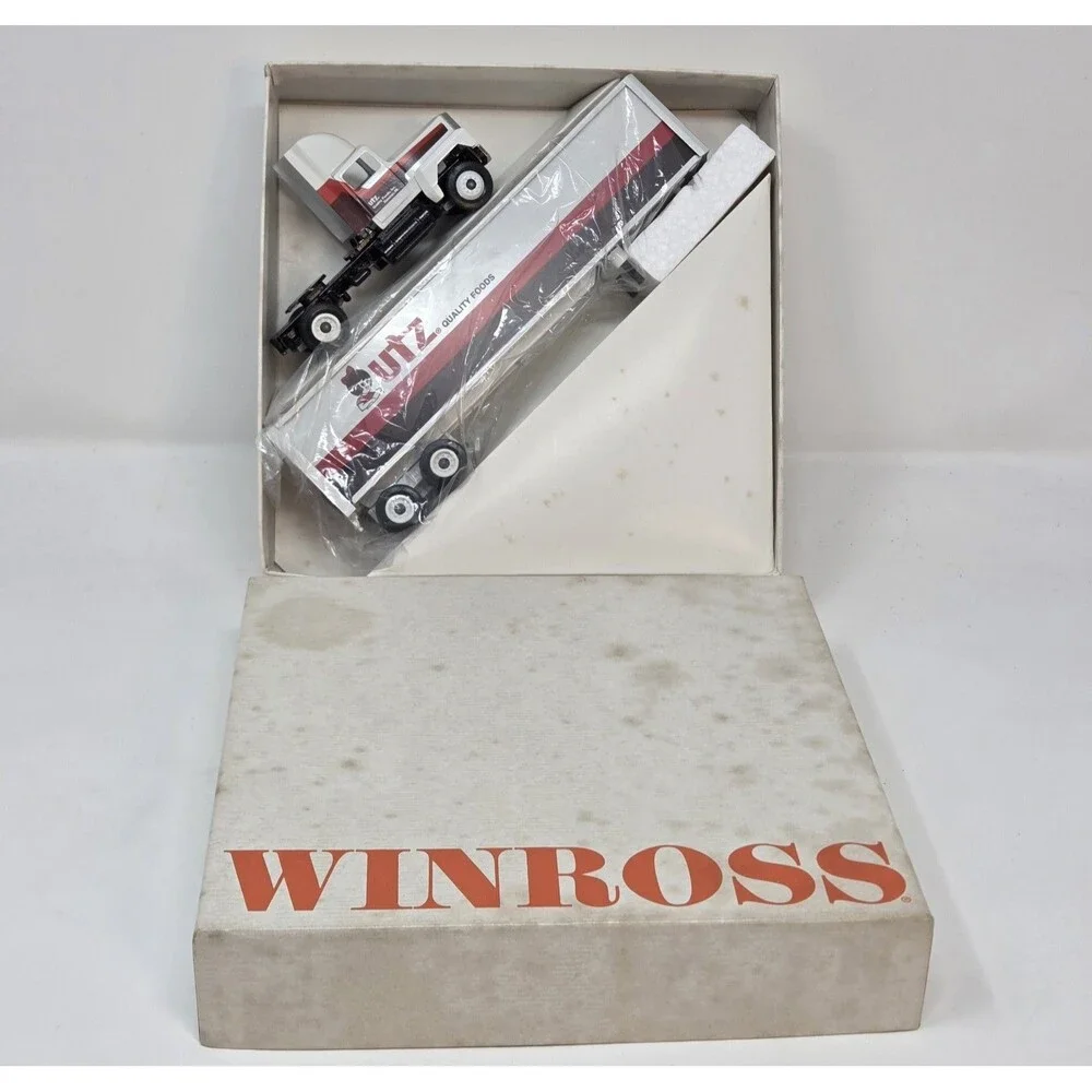 UTZ Quality Foods‎ Promo FORD CL9000 SEMI-TRUCK TRAILER Winross Diecast 10